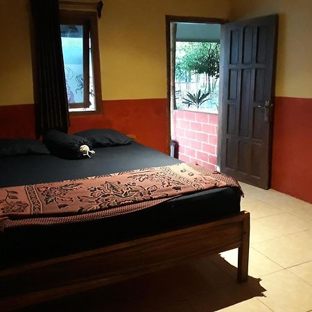 Appartamento Big Daddy'S Surfcamp Pasanggaran Esterno foto