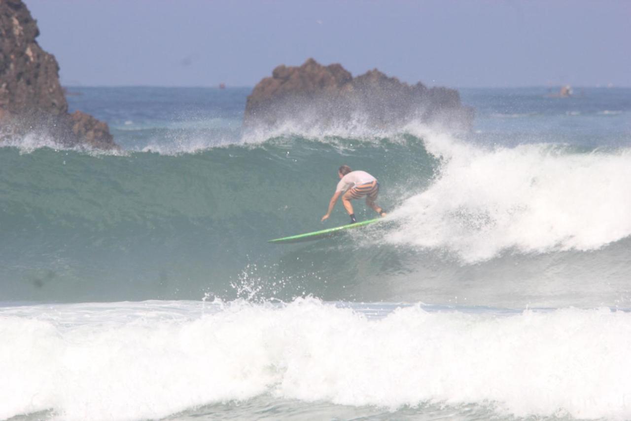 Appartamento Big Daddy'S Surfcamp Pasanggaran Esterno foto