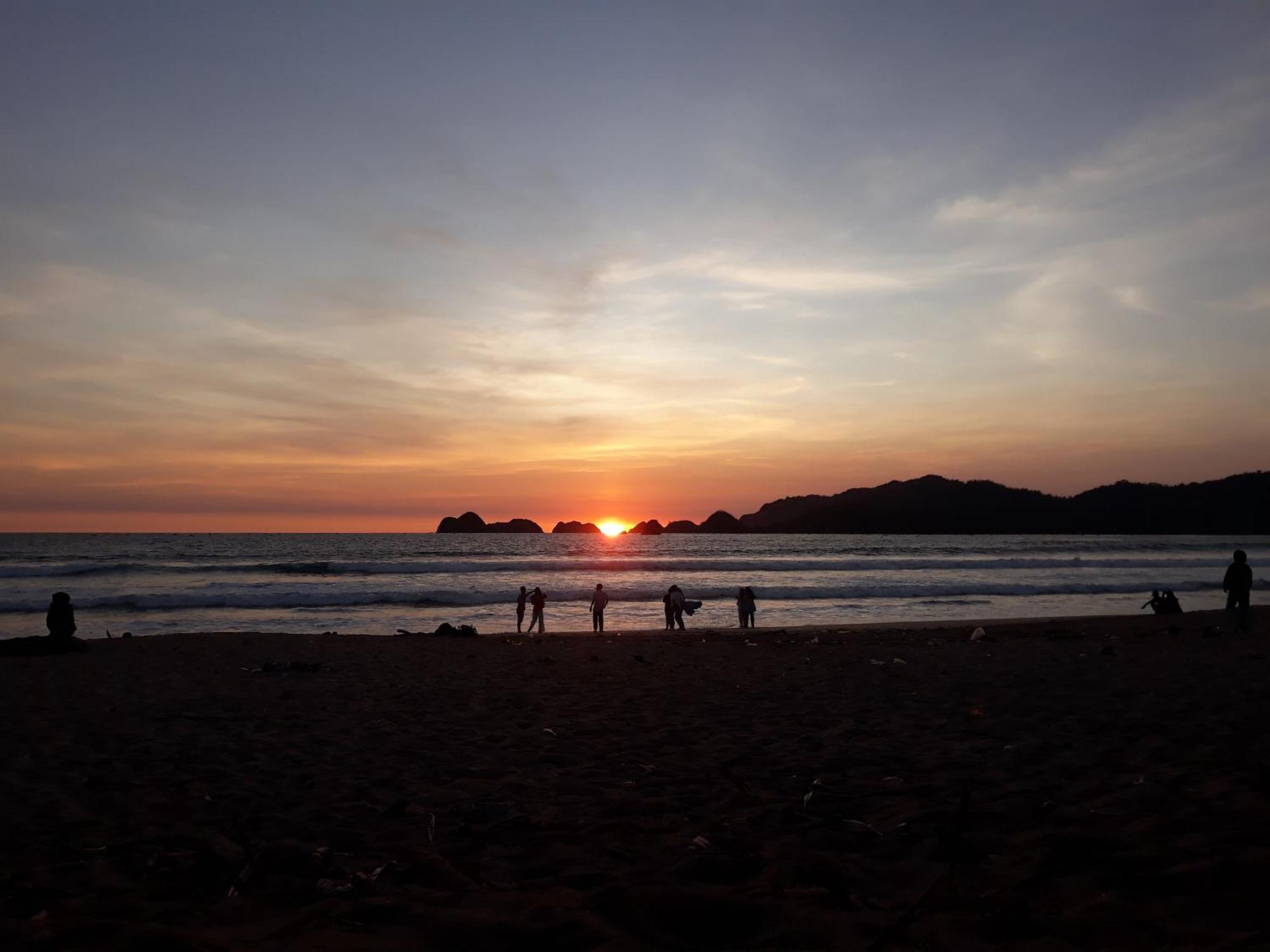 Appartamento Big Daddy'S Surfcamp Pasanggaran Esterno foto