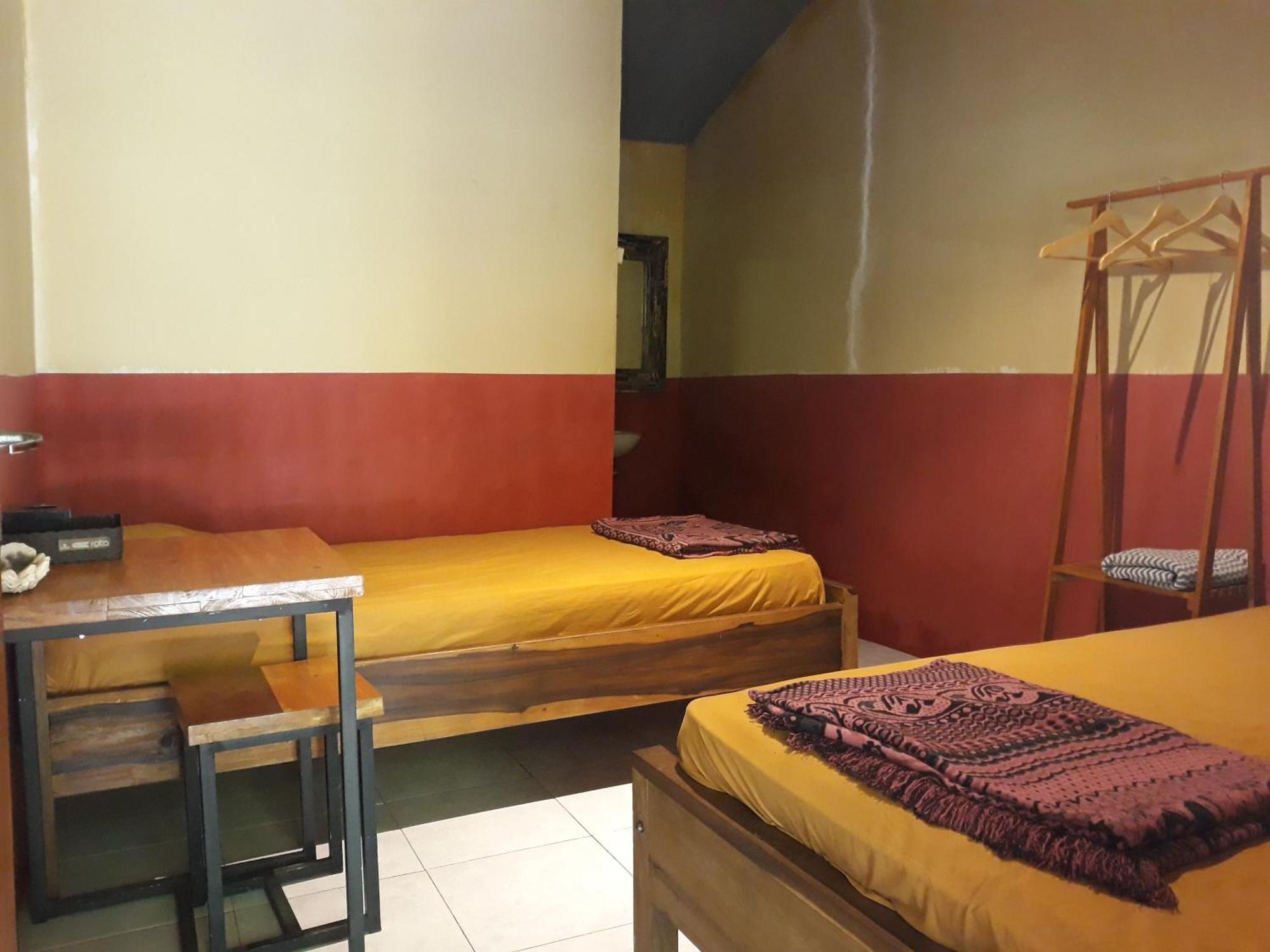 Appartamento Big Daddy'S Surfcamp Pasanggaran Esterno foto