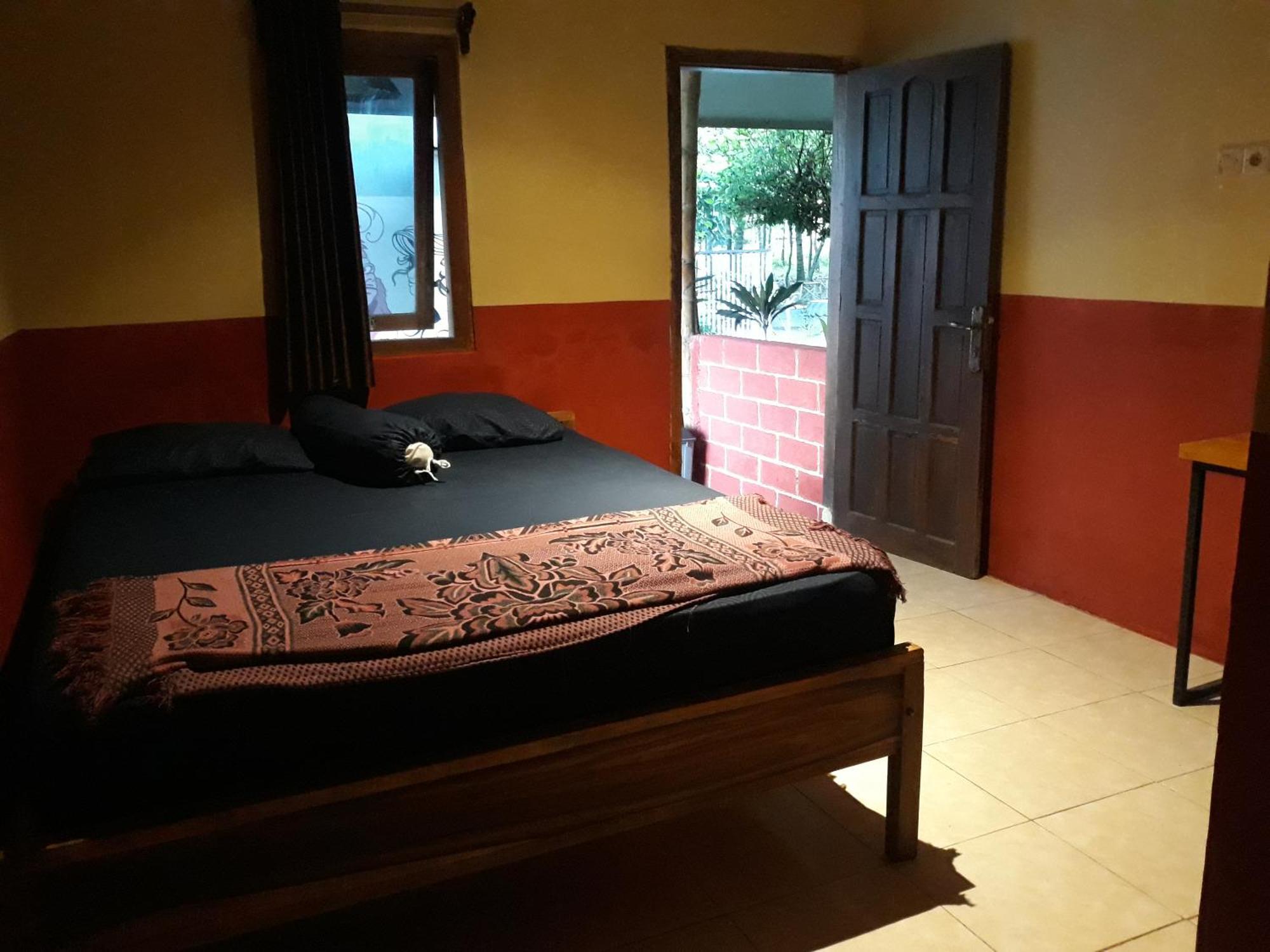 Appartamento Big Daddy'S Surfcamp Pasanggaran Esterno foto