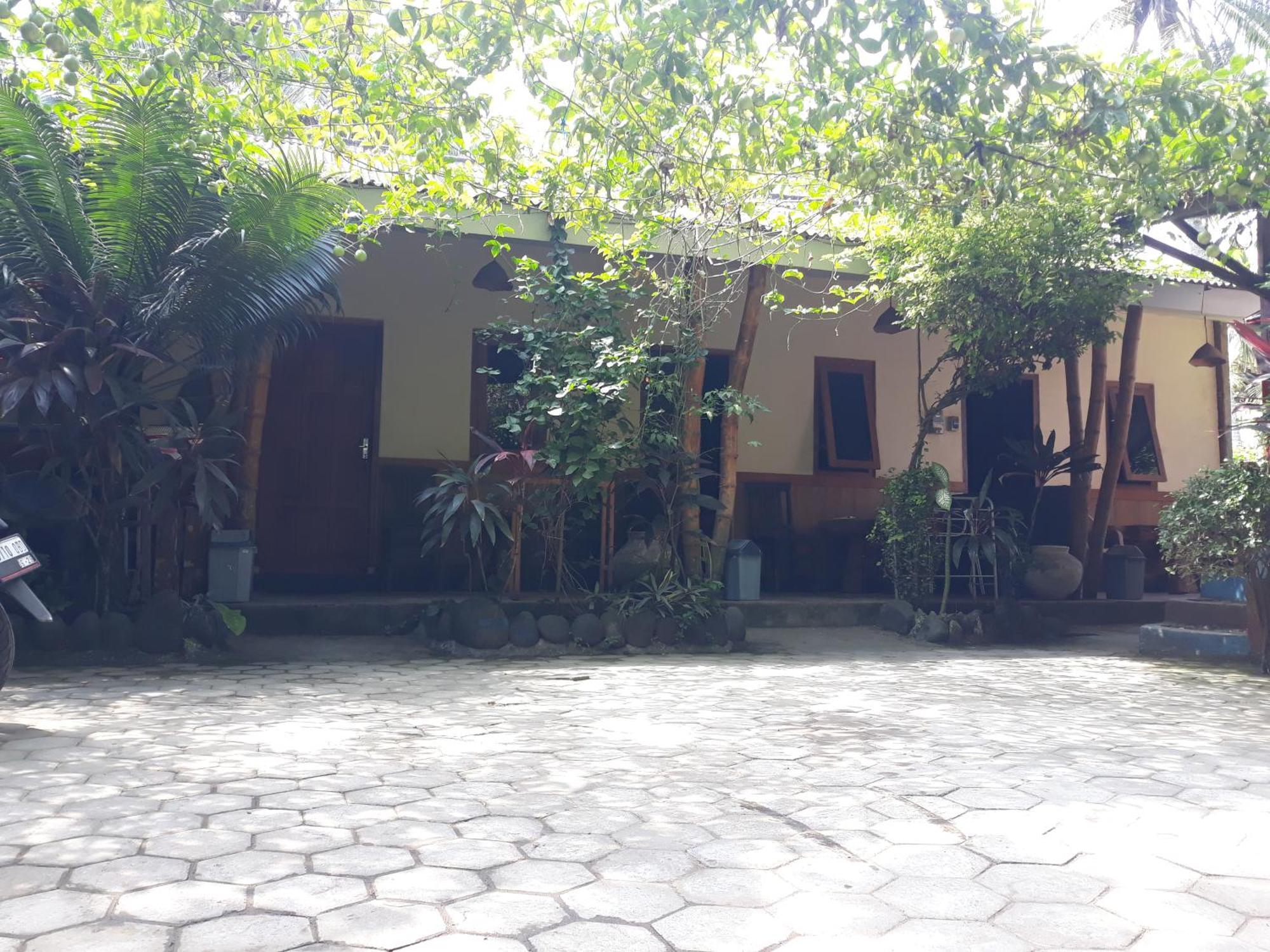 Appartamento Big Daddy'S Surfcamp Pasanggaran Esterno foto
