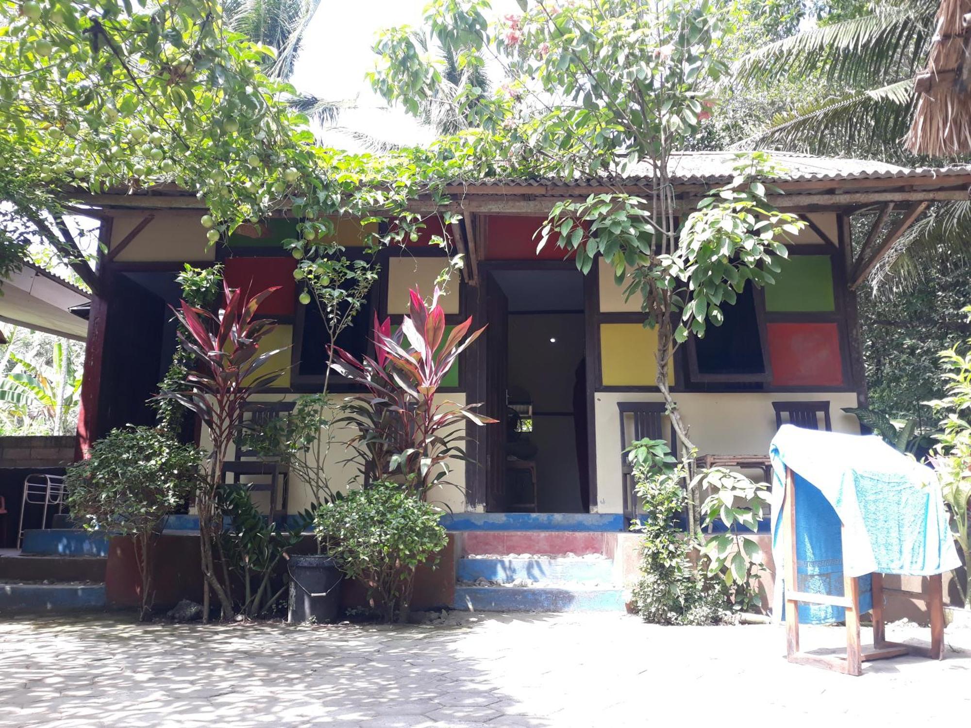 Appartamento Big Daddy'S Surfcamp Pasanggaran Esterno foto